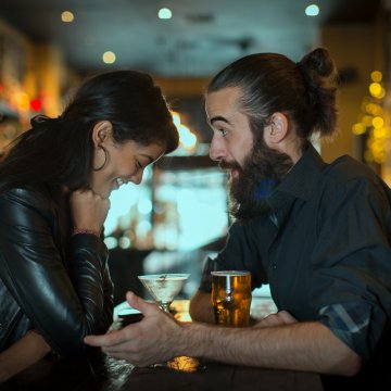 Foolproof First Date Topics That’ll Keep the Conversation Going