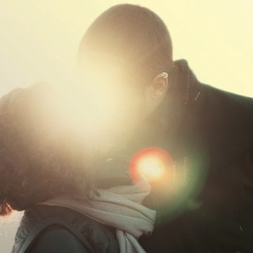 Men Are More Romantic Than Women, Says Science