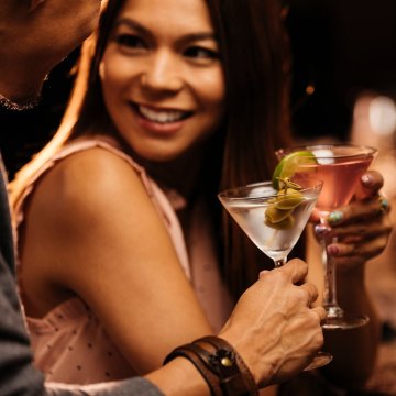 These 8 Body Language Cues Could Mean She’s Into You