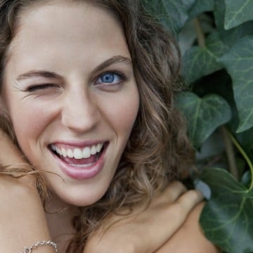 What Her Online Dating Profile Secretly Says About Her