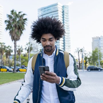 13 Science-Backed Ways for Guys to Get More Right Swipes