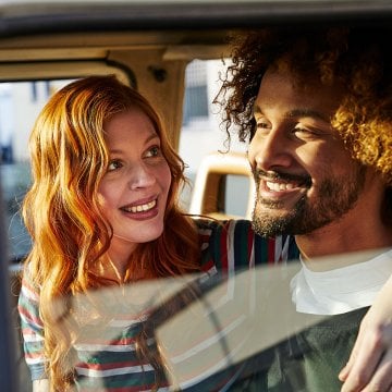 Here Are 10 Expert-Approved Signs That She’s Really Into You