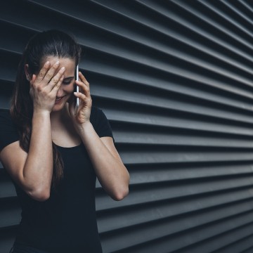 How Long Should You Wait Before Calling Her? The Dating Nerd Weighs In