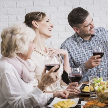 Our Go-To Guide for Making the Most of Thanksgiving With Your Partner’s Parents