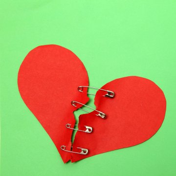 Expert Advice on Letting Go of the Past & Moving Forward With Your Life