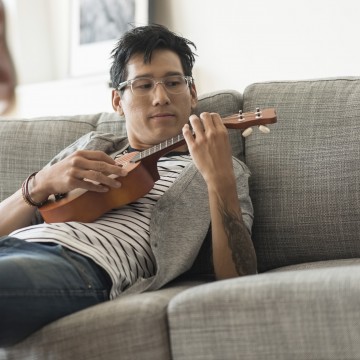 ’80s Movies Lied, Guys – Women Actually Love Geeks