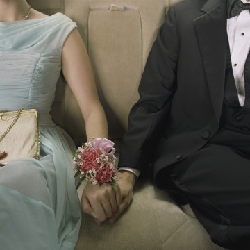 Don’t End Up Dateless On Prom Night – Here’s How To Ask Her The Right Way