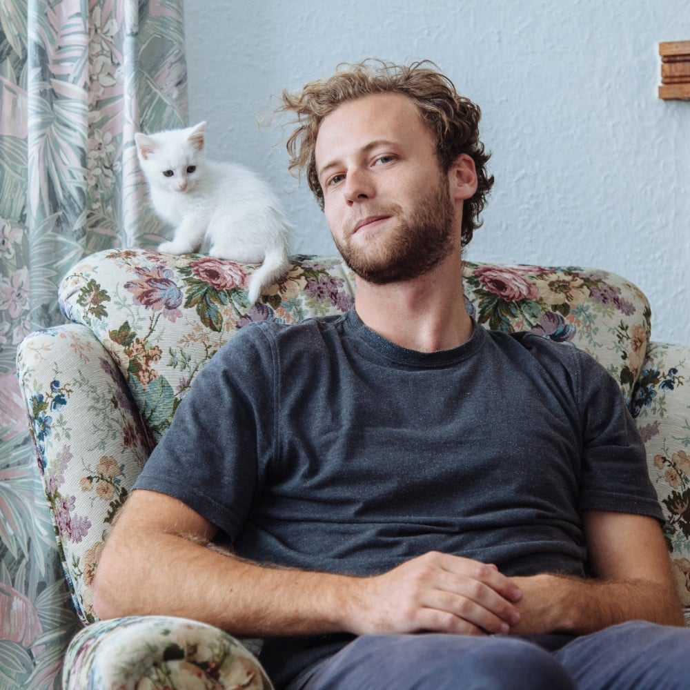 Ever Feel Like You Can’t Fall in Love? You Might Be Aromantic — Here’s What It Means