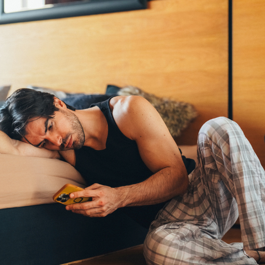 In His First Column, AskMen’s New Dating Coach Explains a Core Flirting Tip for the Apps