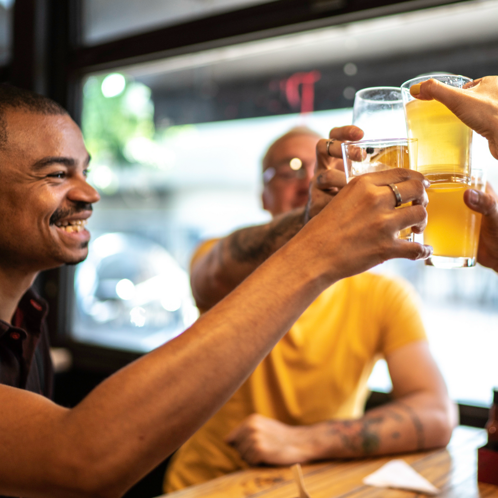 4 Things You Should Keep in Mind Before Visiting a Gay Bar